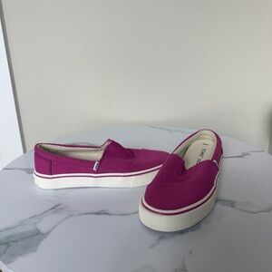 TOMS Fuchsia Fenix Slip-On Sneakers